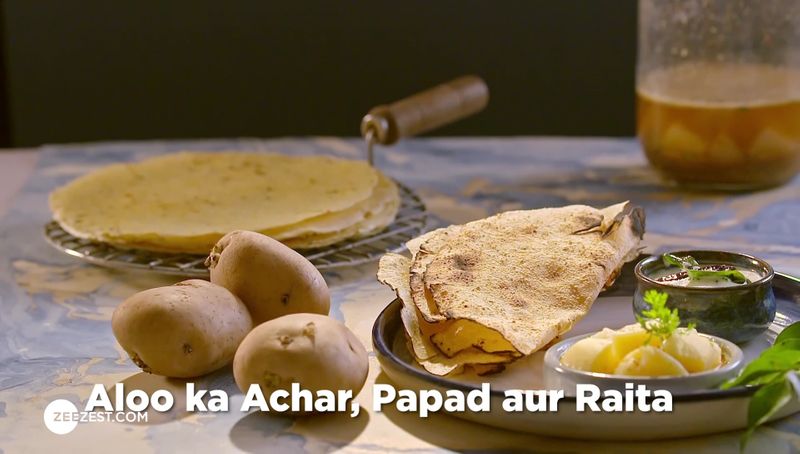 Aloo Ka Achar, Papad Aur Raita